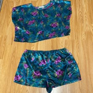 Featherbed New York Size Large Polyester 2 piece pretty PJ set